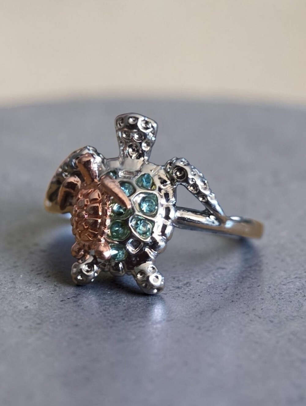 S.B. Nwt Sterling Silver Turtle Ring with Rose Gold Accent and Green Stones